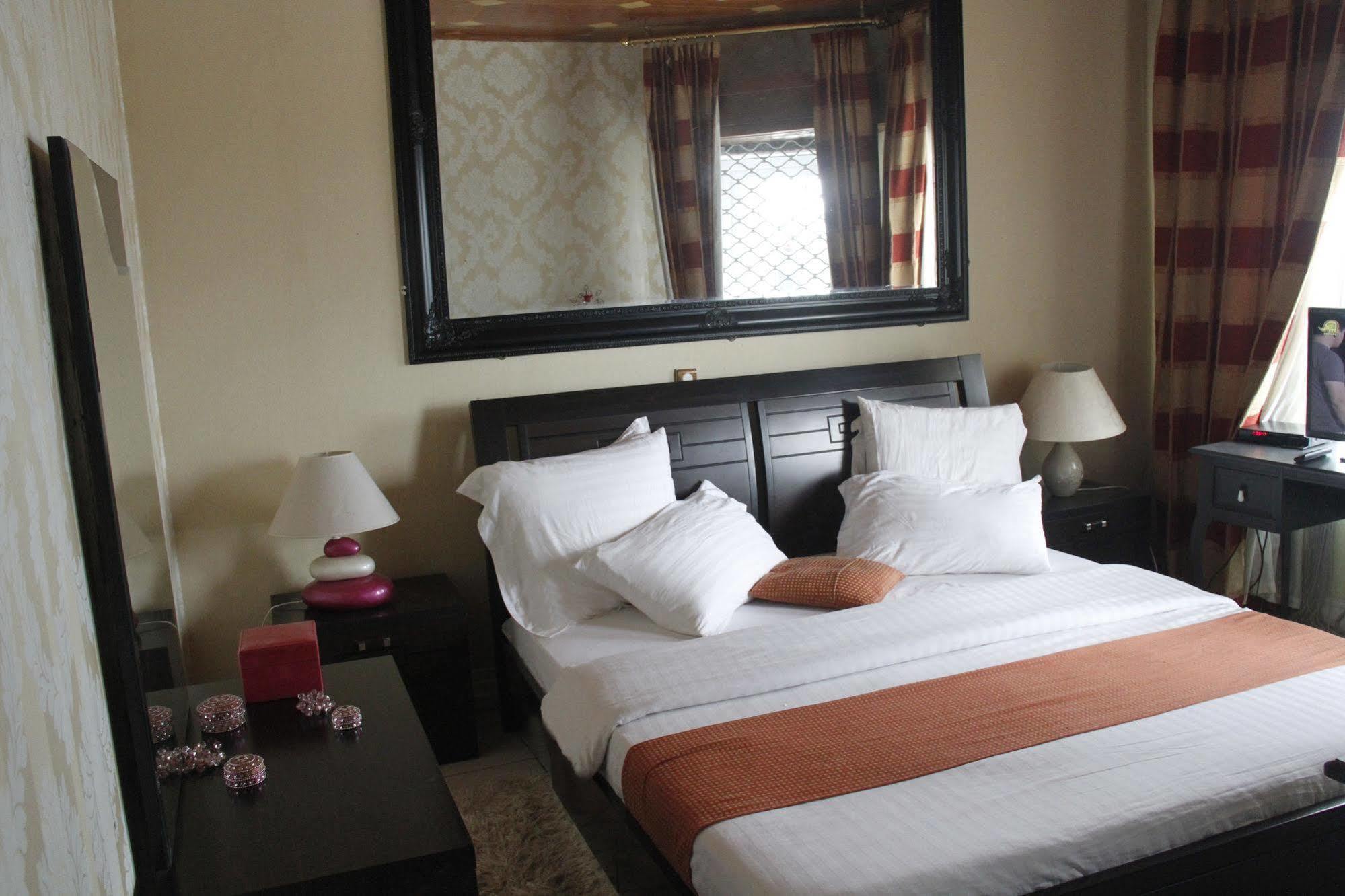 Saddle Hill Ranch Hotel Bafut Ngoại thất bức ảnh